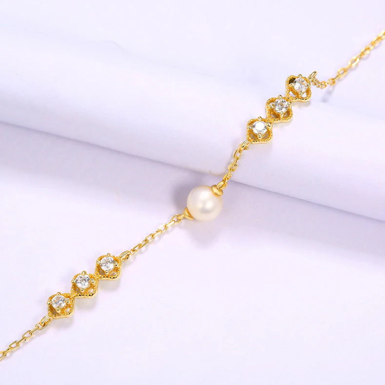 Small Pearl Bracelet