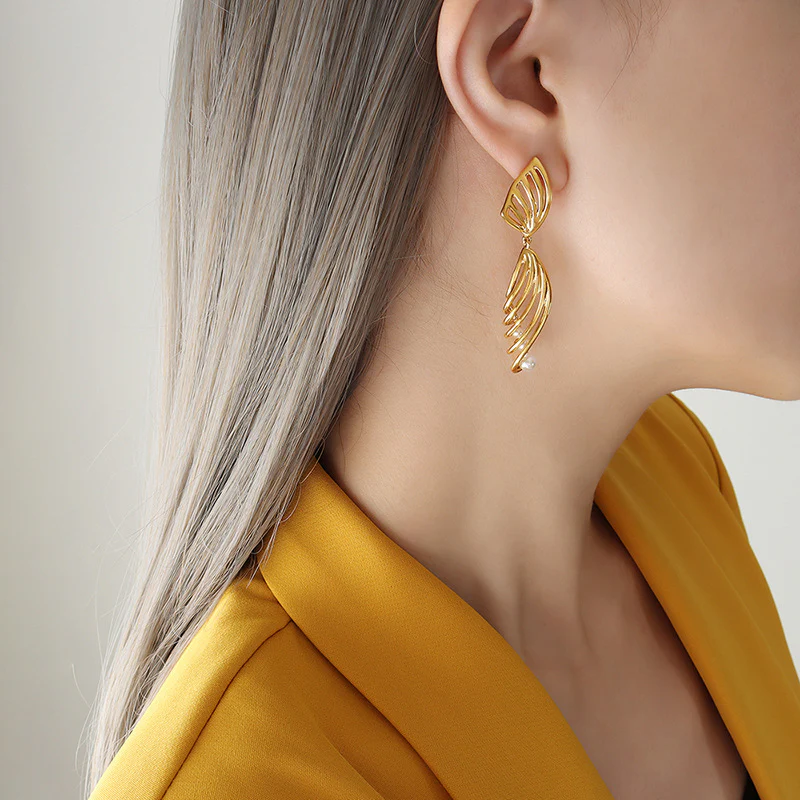 Tassel Butterfly Wings Inlay Pearl Earring