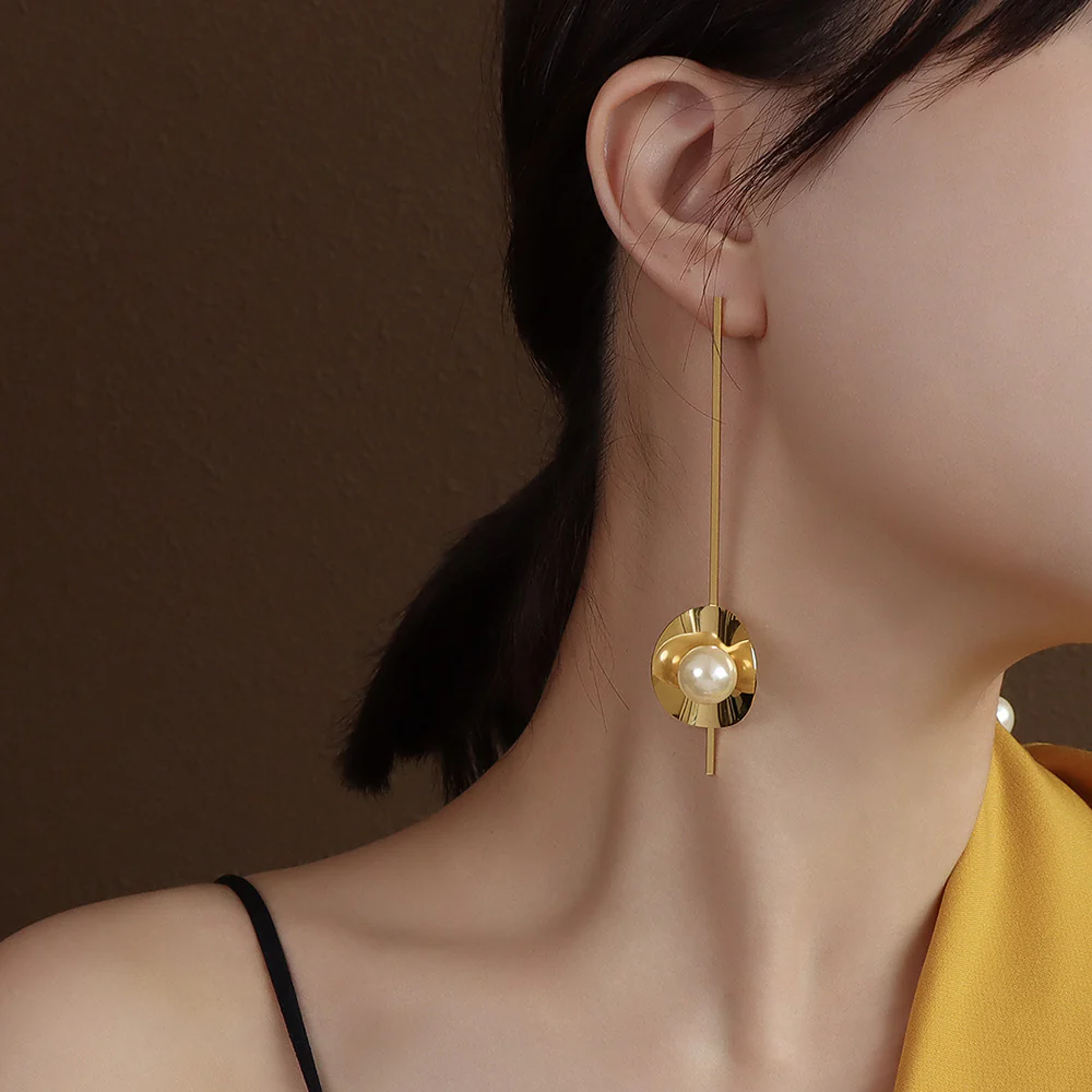 Exaggerated Long Drop Round Disc With Pearl Earring