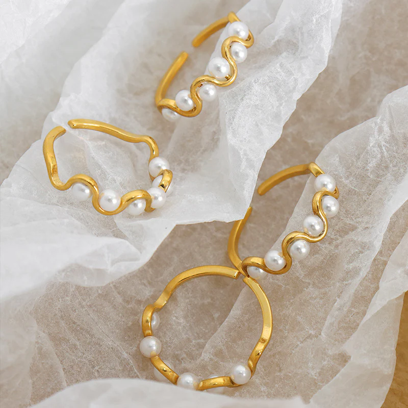 Elegant Winding Pearl Ring