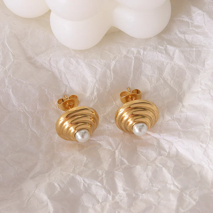 Screw Thread Tapered Pearl Stud Earring