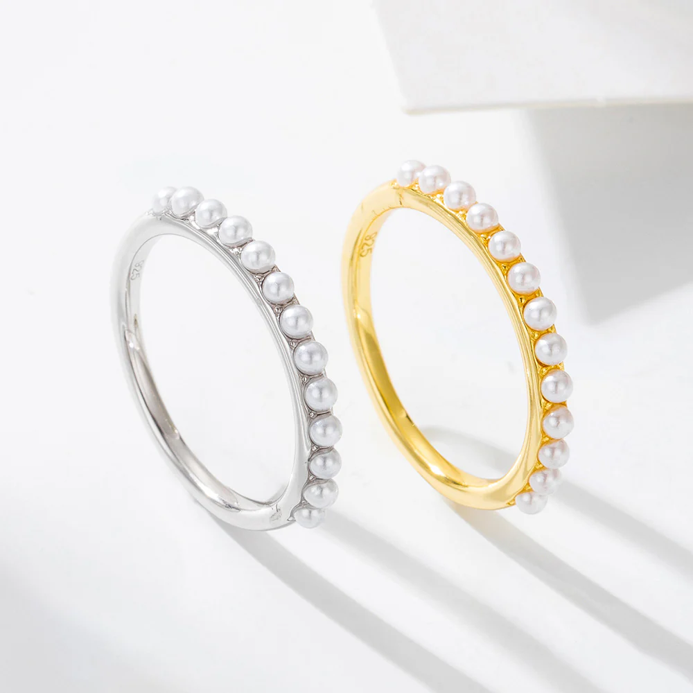 Minimalistic Pearl Ring