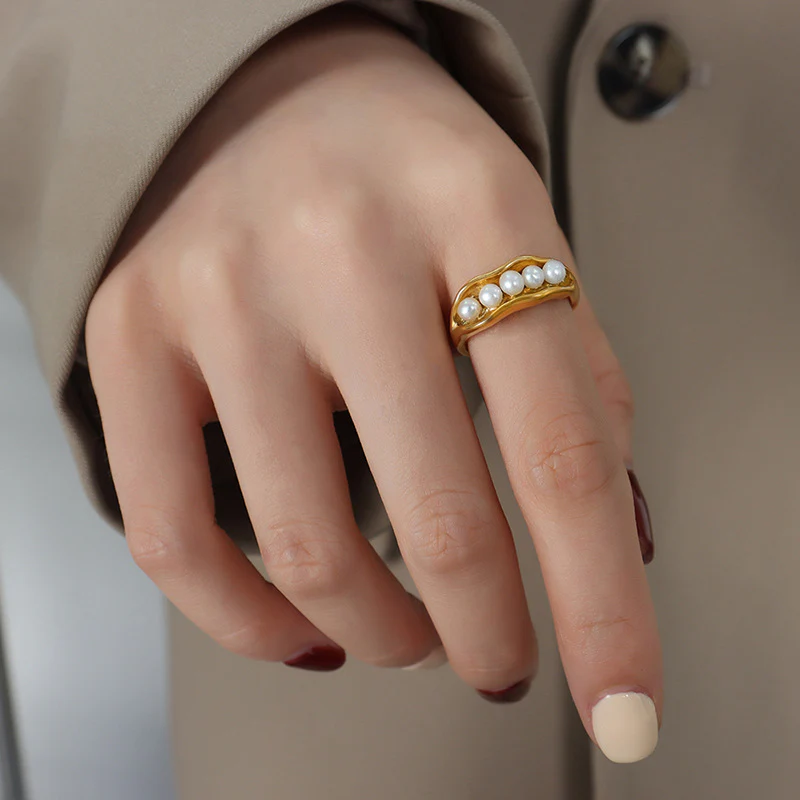 Pea Pod Pearl Ring