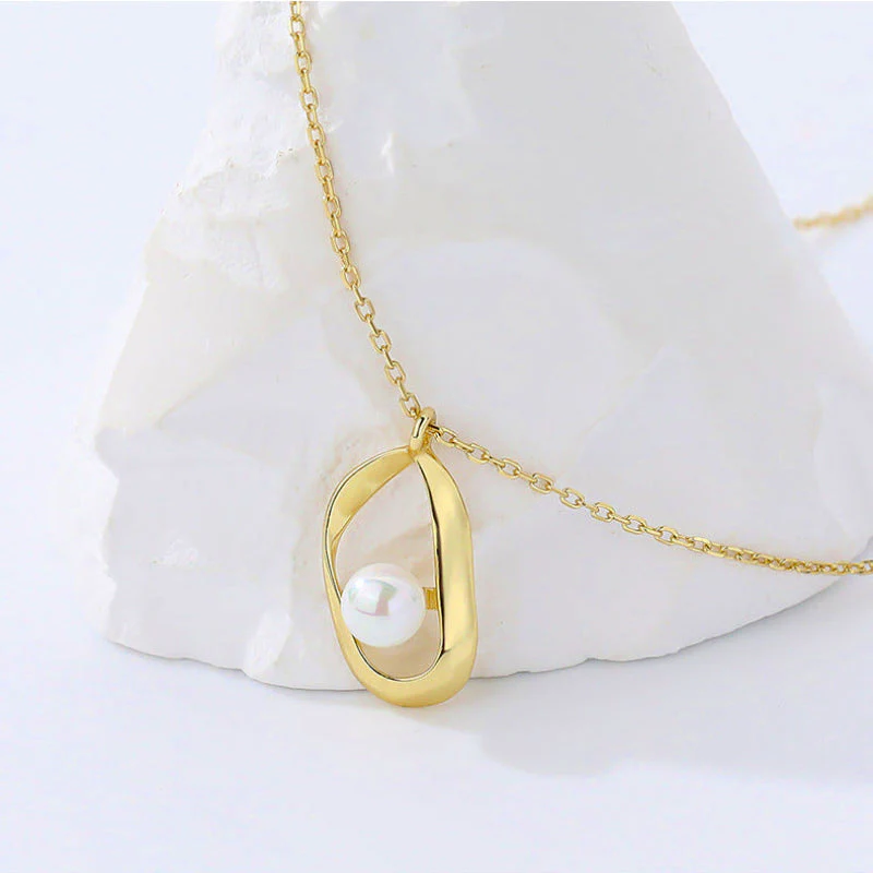 Geometric Pearl Pendant Necklace