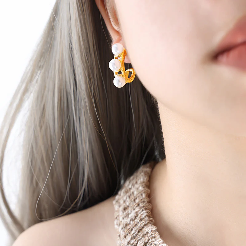Hollow C Shape Three Pearls Earring