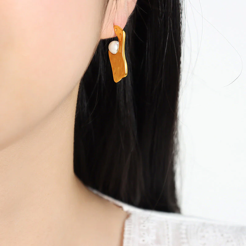 Geometric Irregular Debossed Pearl Inlay Pendant Necklace and Earring Set