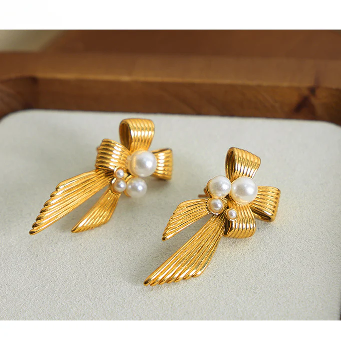 Large Bow Knot With Pearl Inlaid Earring