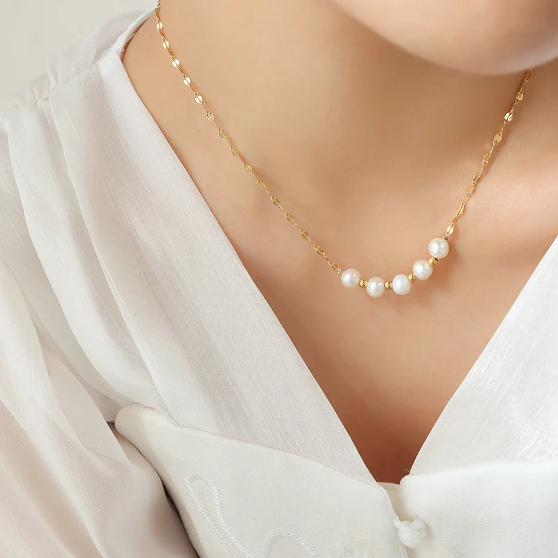 5 Pearls Pendant Smile Necklace