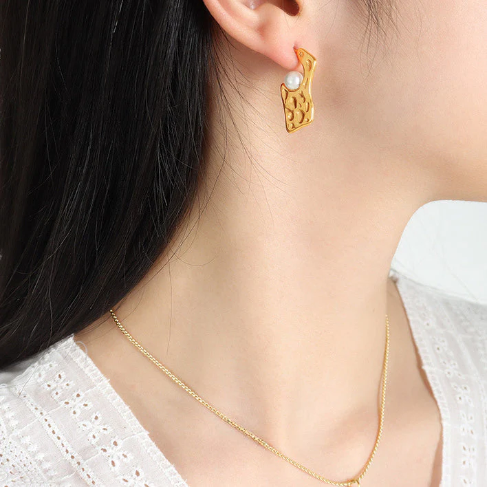 Geometric Irregular Debossed Pearl Inlay Pendant Necklace and Earring Set