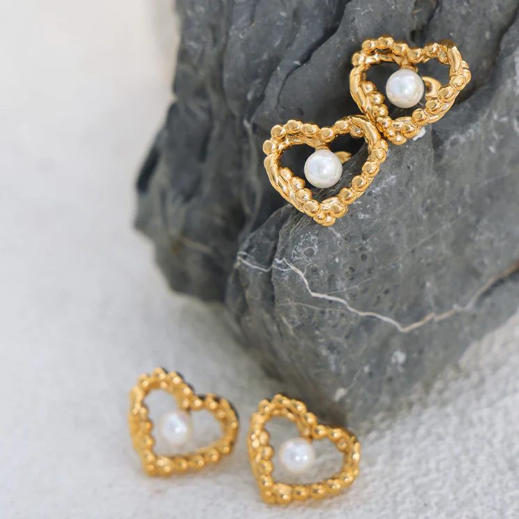 Twist Hollow Heart Pearl Earrings