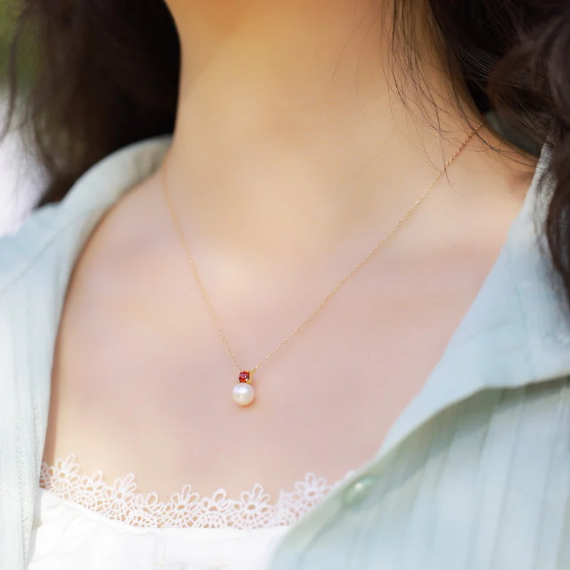 Natural Garnet and Freshwater Pearl Pendant Necklace