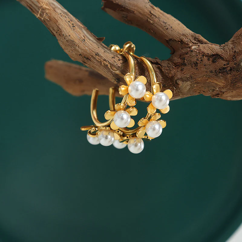 Pearl Flower Climbing Circle Earrings
