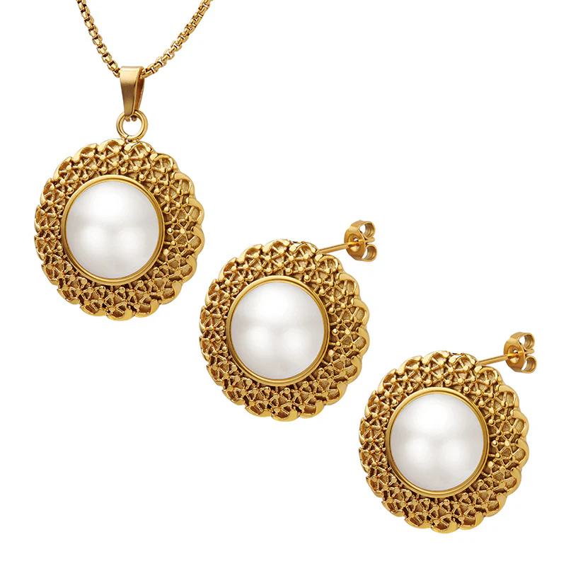 Vintage Classic Pearl Necklace and Earring Set