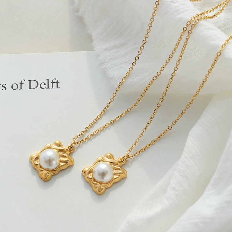 Pearl Inlay Geometric Embossed Plate Pendant Necklace