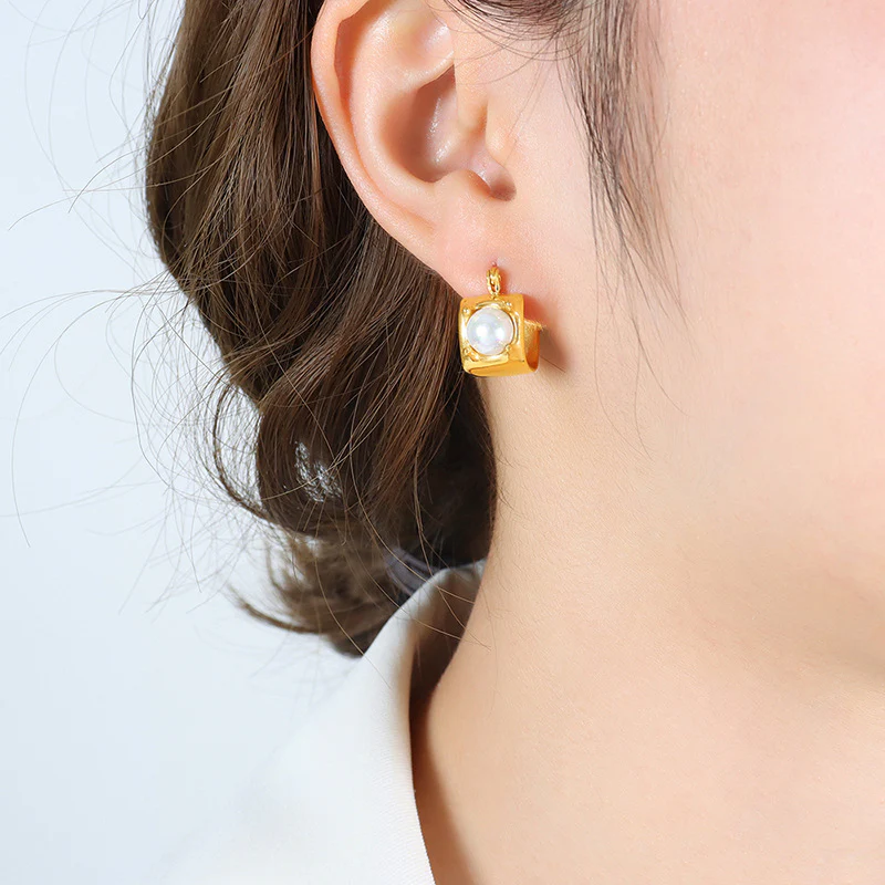 Geometric Hollow Square Inlay Pearl Earrings