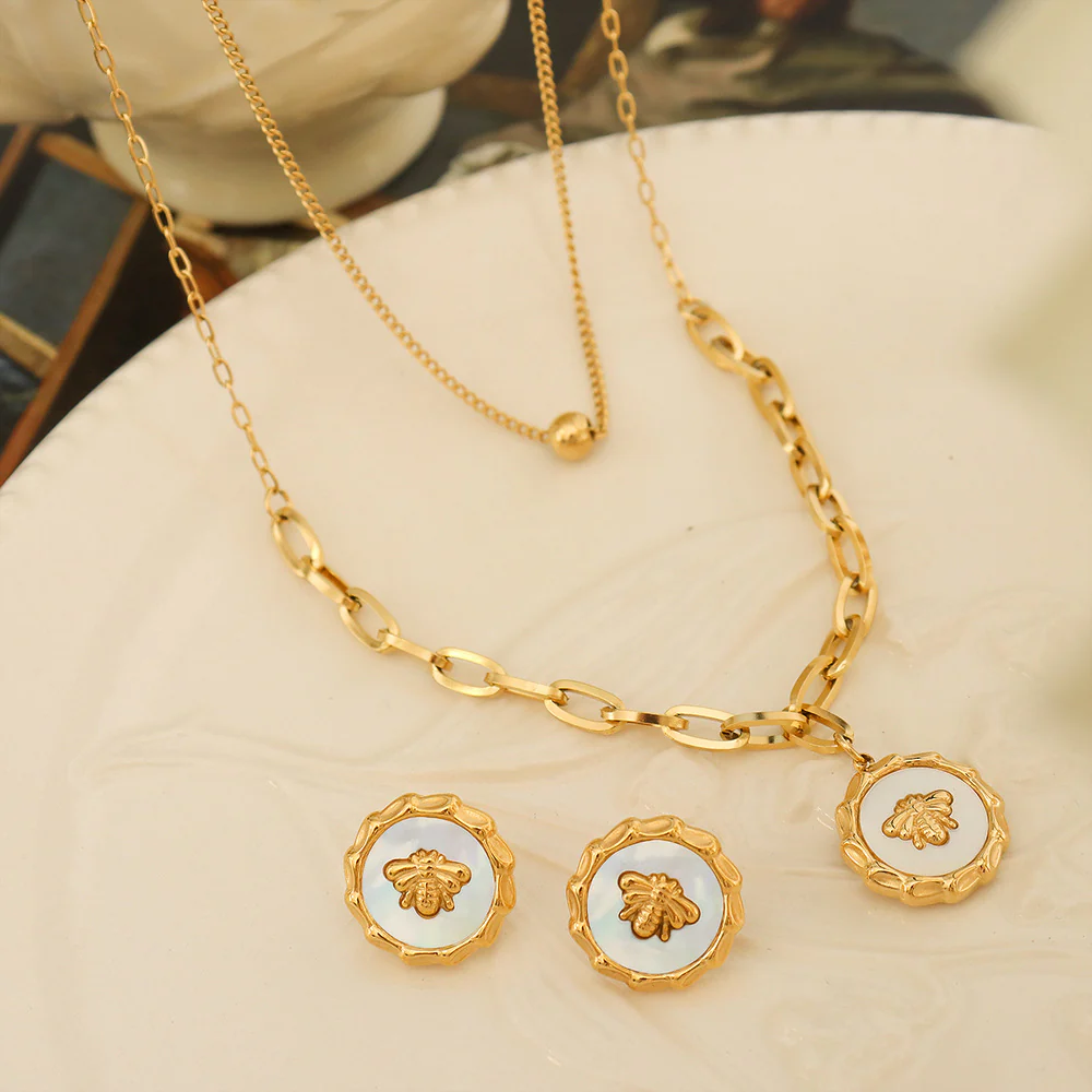 Animal Bee Seashell Pendant Necklace Earring Set