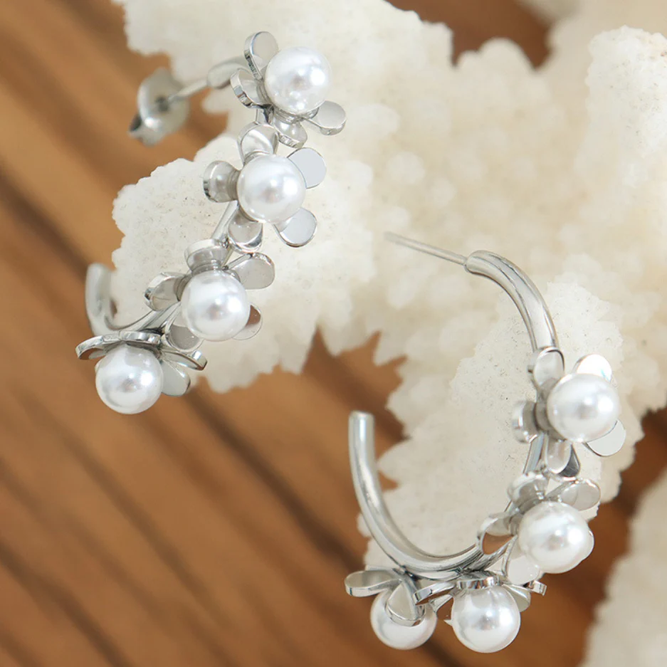 Pearl Flower Climbing Circle Earrings