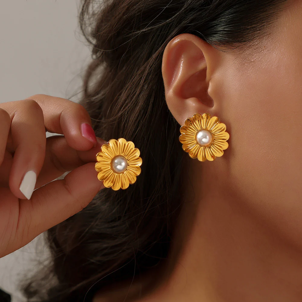 Daisy Flower Pearl Stud Earrings
