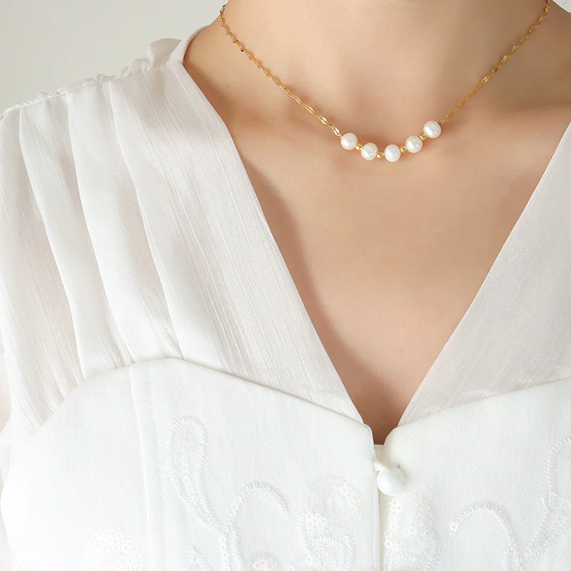 5 Pearls Pendant Smile Necklace