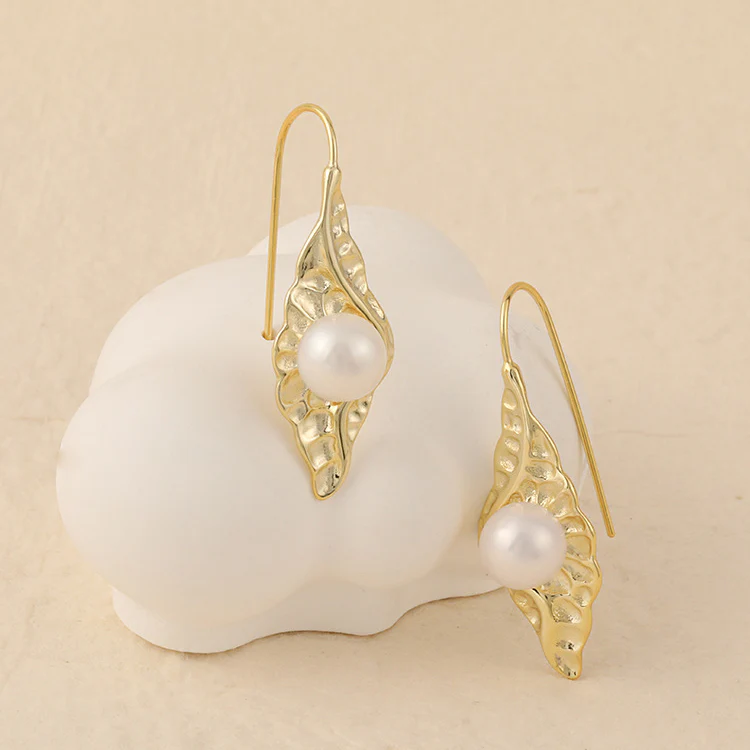 Hook Leaf Inlay Pearl Earrings