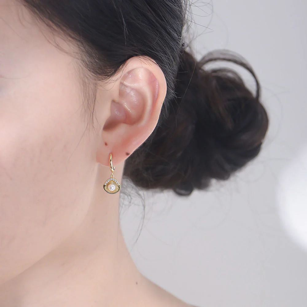 Zircon Shell Teardrop Pearl Earrings