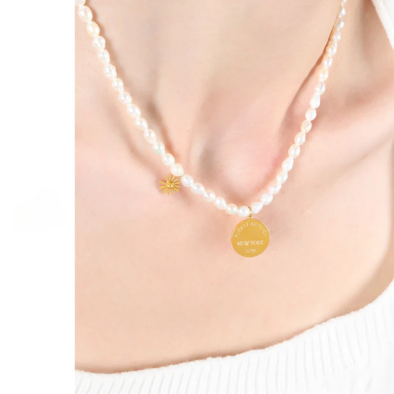 New York Coin Pendant Freshwater Pearl Necklace