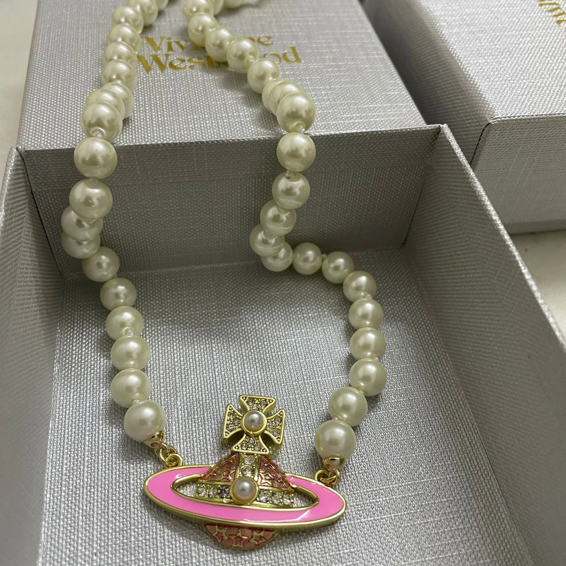 VIVI Pink Flat Saturn Pendant Pearl Necklace | Best Replica Jewelry™