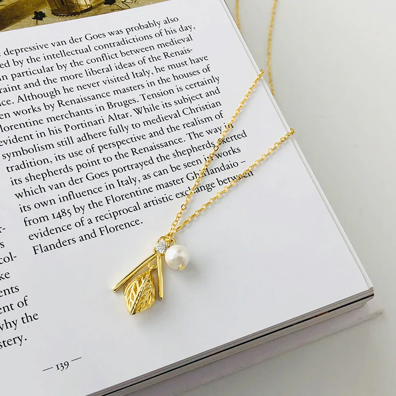 Pearl Charm Leaf Pendant Necklace