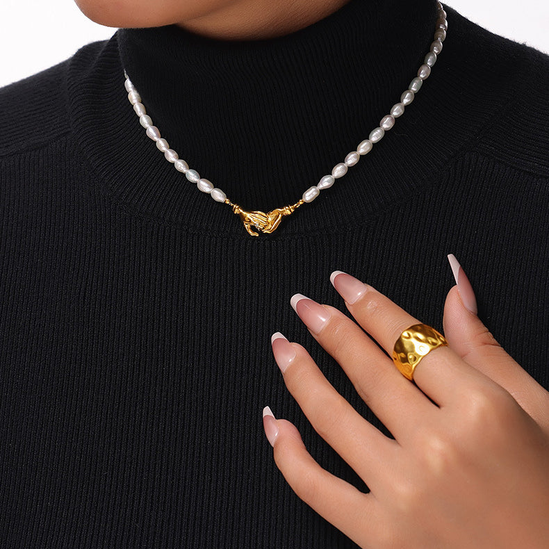 Shakehand Pendant Freshwater Pearl Necklace