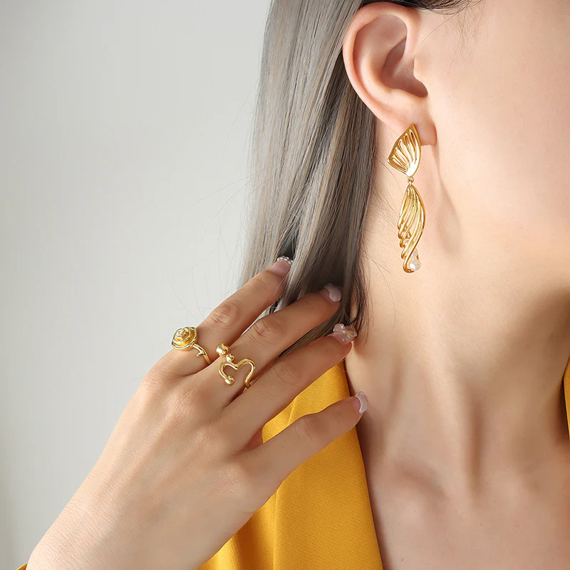 Tassel Butterfly Wings Inlay Pearl Earring