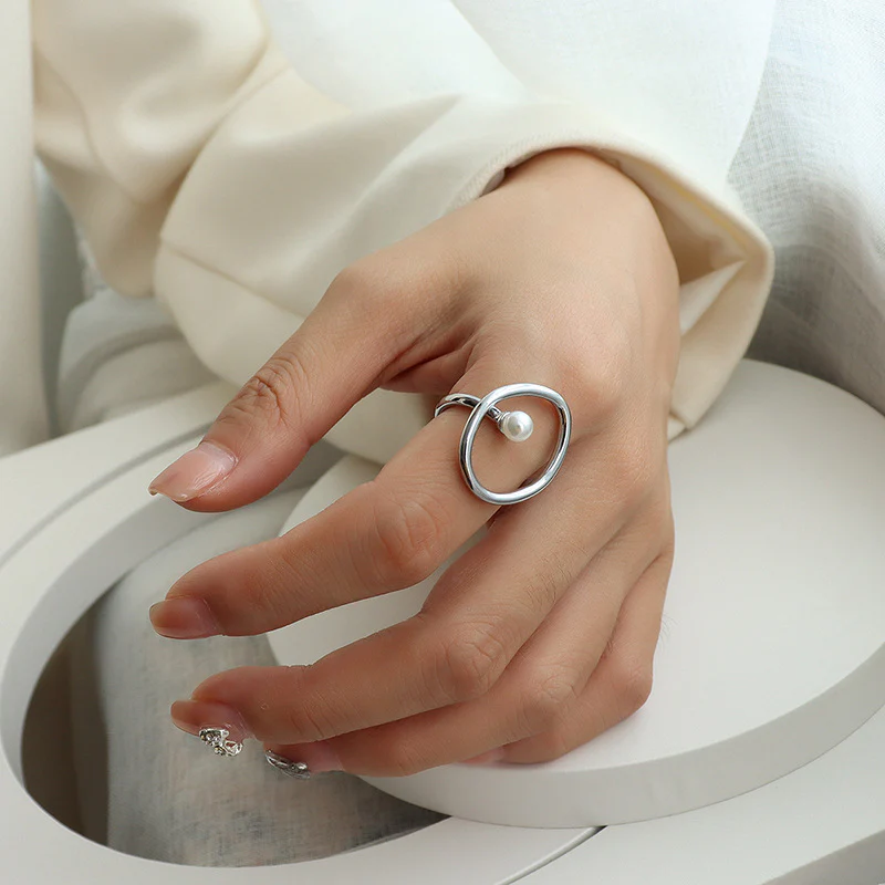 Geometric Hollow Circle Inlay Pearl Ring