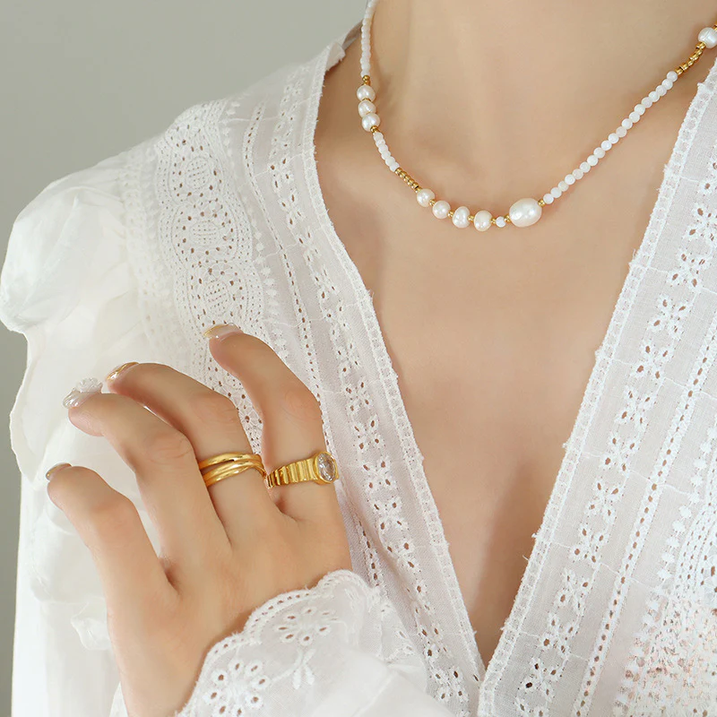 Shell Pearl and Freshwater Pearls Beaded Necklace