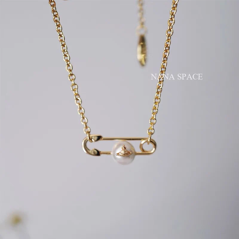 VIVI Paperclip With A Pearl Pendant Necklace | Best Replica Jewelry™