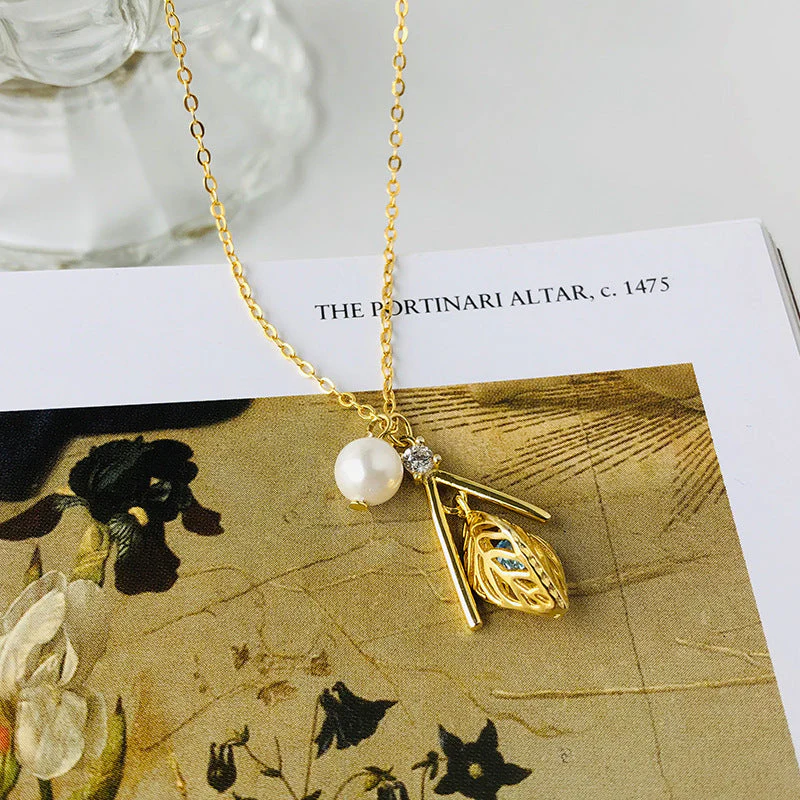 Pearl Charm Leaf Pendant Necklace