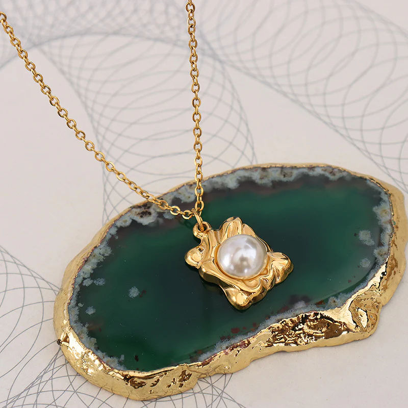 Pearl Inlay Geometric Embossed Plate Pendant Necklace