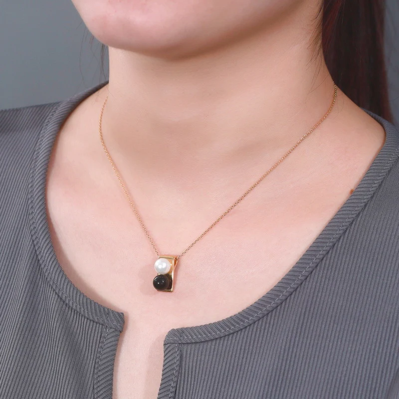 White Pearl Black Agate Pendant Necklace