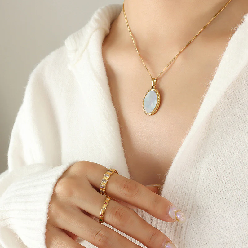 Black White Oval Mother of Pearl Pendant Necklace