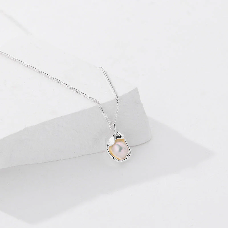 Egg Shape Pearl Pendant Necklace