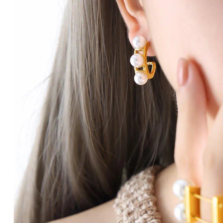 Hollow C Shape Three Pearls Earring