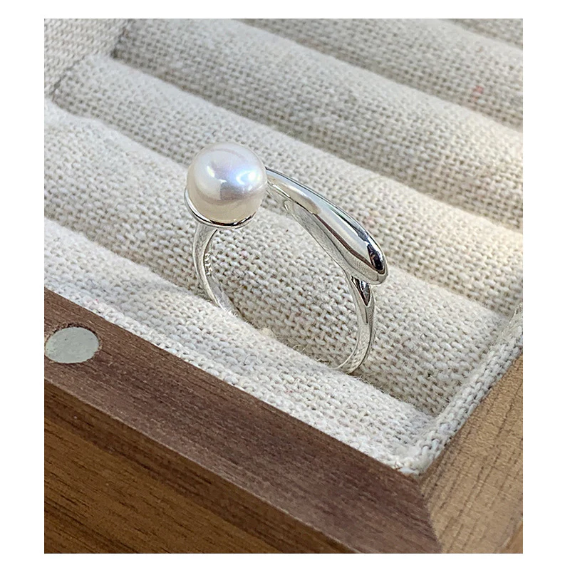 Niche Geometric Pearl Ring