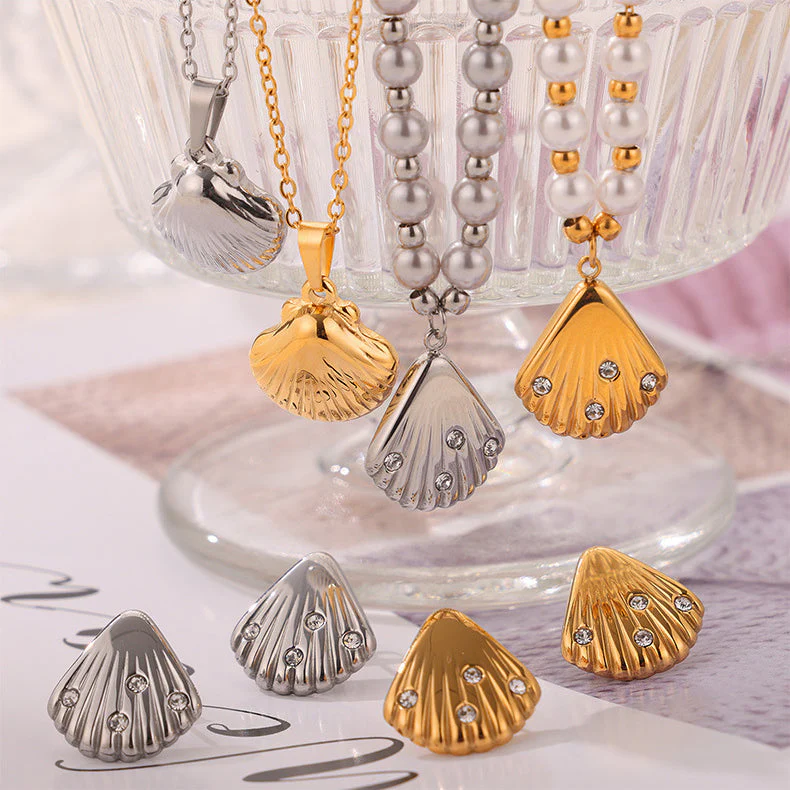 Influencer Statement Shell Pendant Necklace Earrings Set