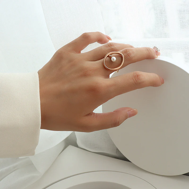 Geometric Hollow Circle Inlay Pearl Ring