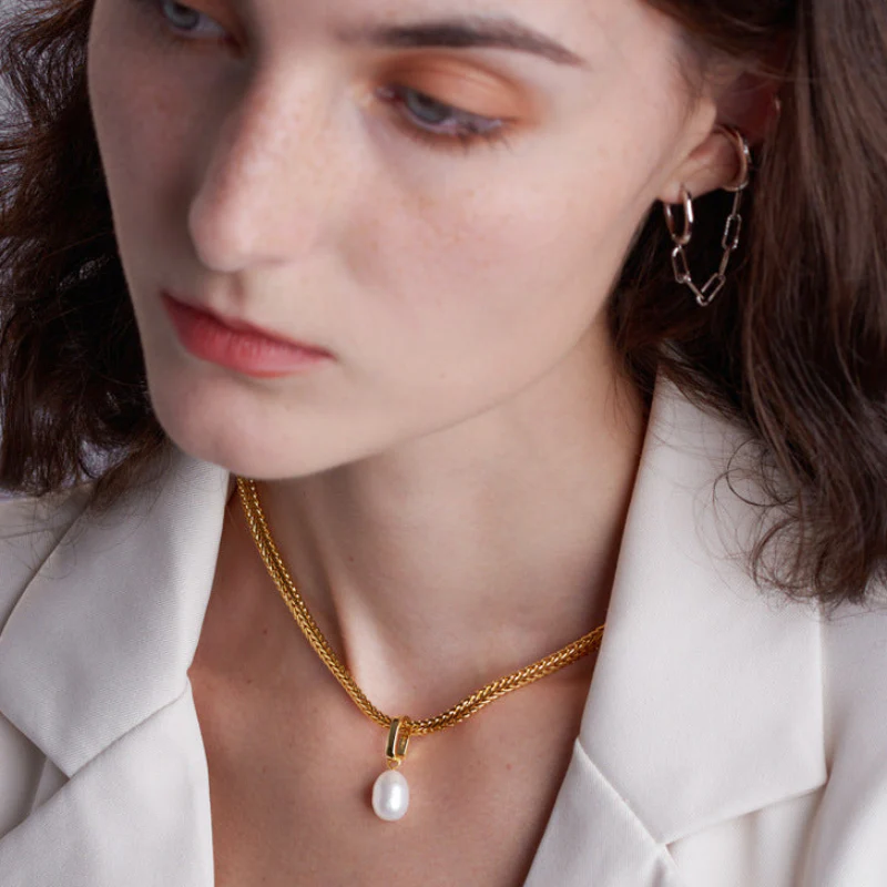 Single Pearl Chunky Chain Necklace