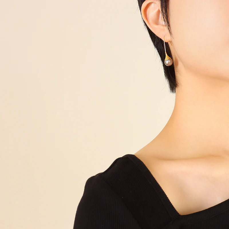 Hook Pearl Drop Earring