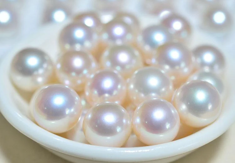 What's The Difference Between Shell Beads and Pearls?