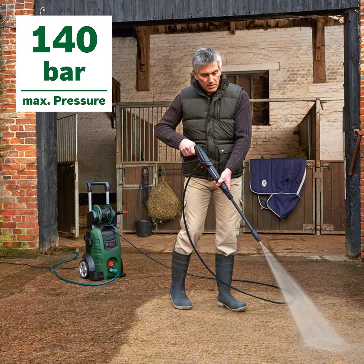 Bosch AdvancedAquatak 140 Hochdruckreiniger, 2100 W, 140 bar, 450 l/h, vielseitig, Zubehör & Aufbewahrungsfach inklusive