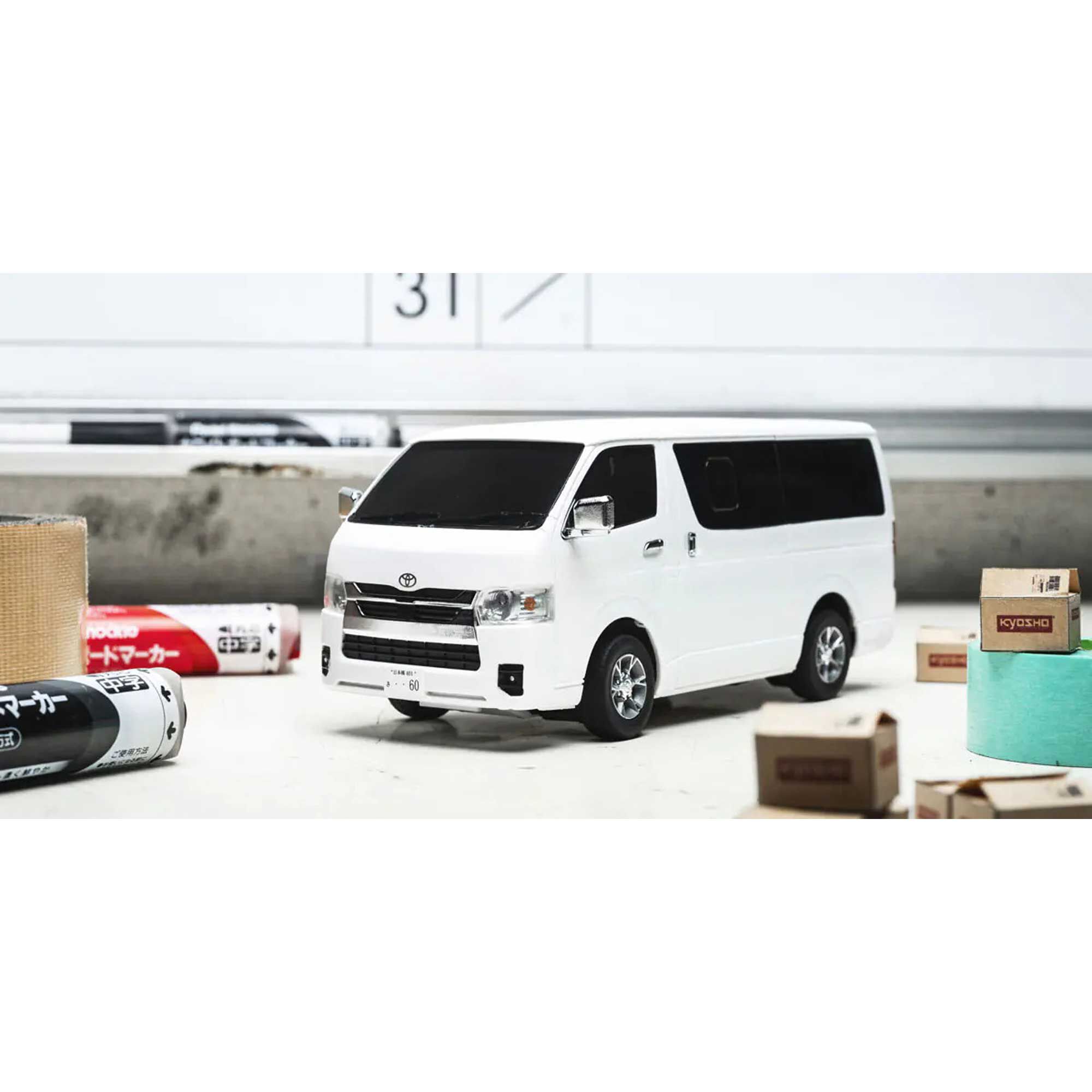 Kyosho 1/28 Hi-Ace Super GL 2WD On-Road First Mini-Z RTR, White