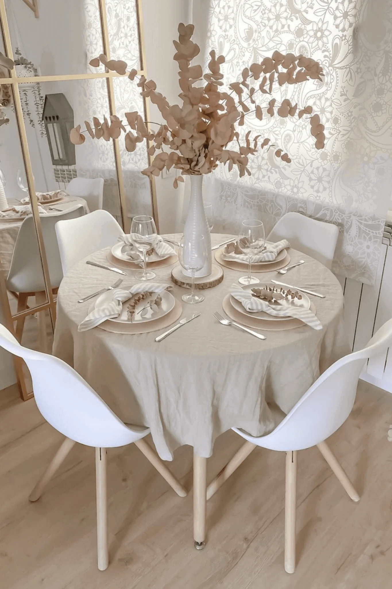 Runde oder ovale Leinentischdecke in verschiedenen Farben