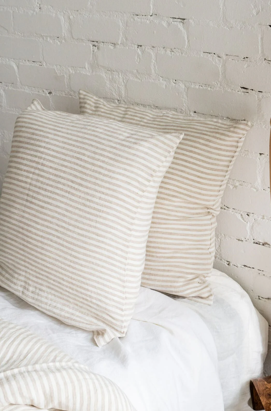 Kissenbezüge aus Leinen mit Hotelverschluss in der Farbe „Streifen Natur“ (2er-Set)