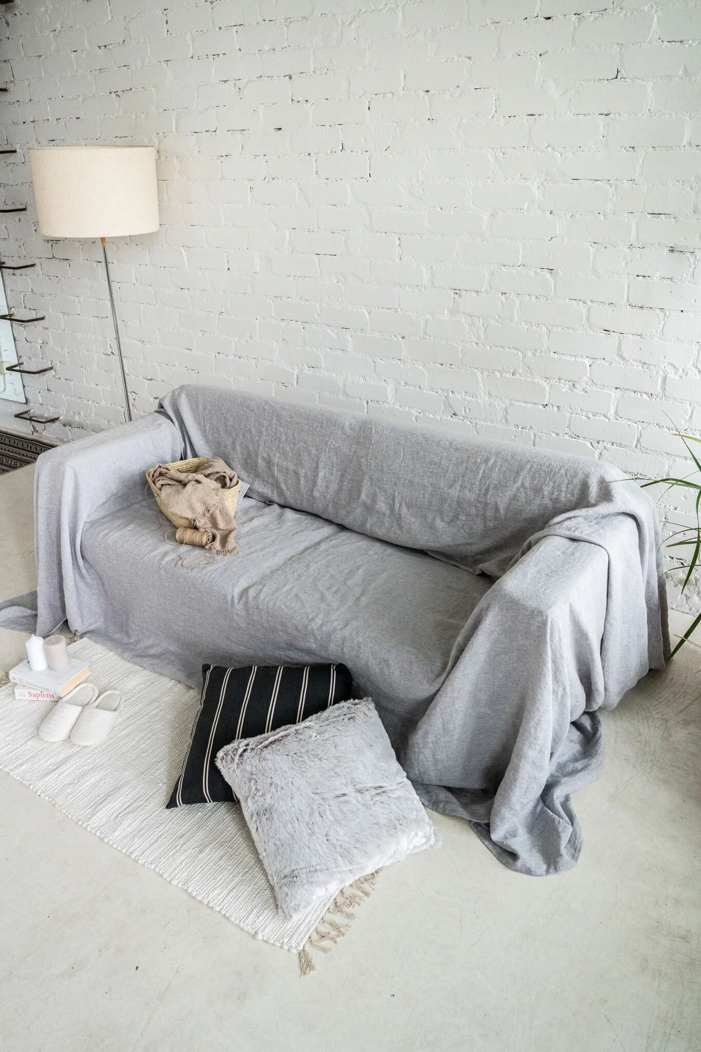 Leinen-Sofabezug in Melange-Grau. Sondergrößen erhältlich